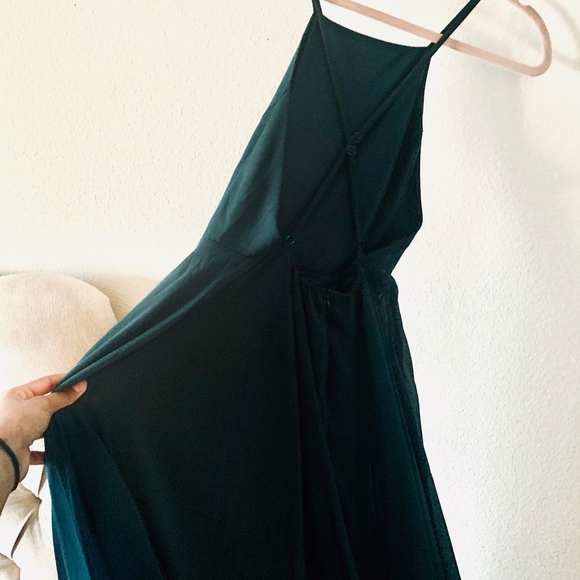 (SOLD!) Lulu’s Emerald Green Tea-Length dress - Picture 3 of 4